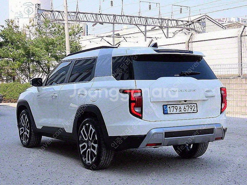 토레스 중고차 쌍용 중고차 흰색 2023년식 24,857km 1.5 GDI-T 4WD T7 중고차판매--4